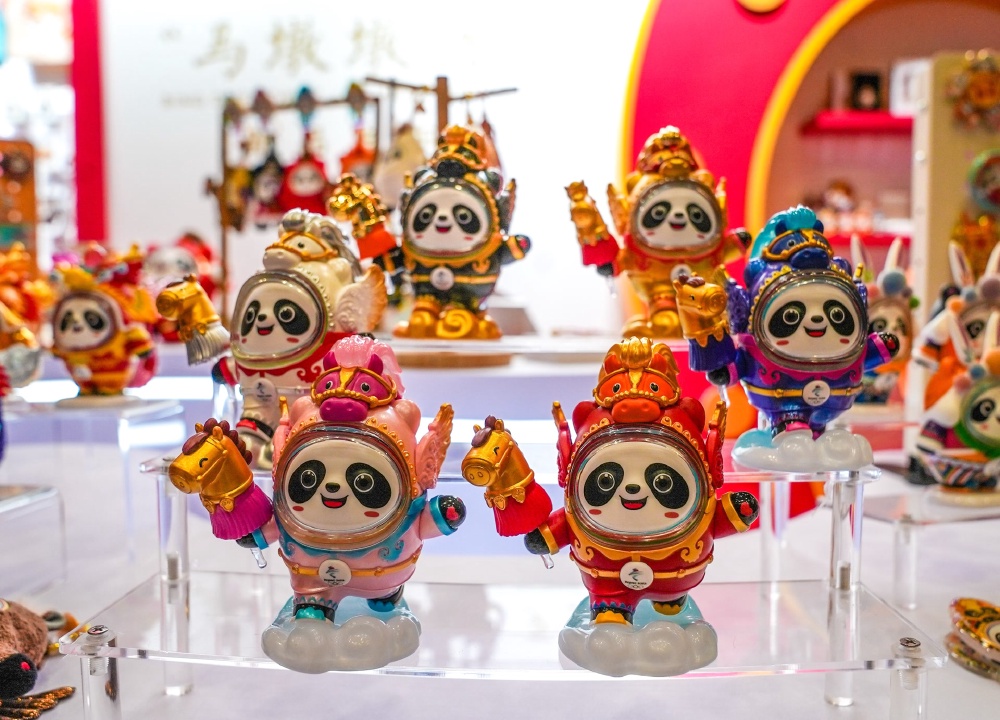 专业从事开发设计、生产制作金属工艺礼品、文创礼品、体育赛事纪念影视游戏动漫衍生品等。主要产品有：奖牌、徽章、冰箱贴、纪念章、钥匙扣(图1)